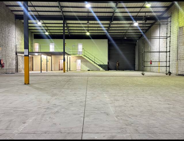 1,069M² WAREHOUSE TO LET IN BRIARDENE